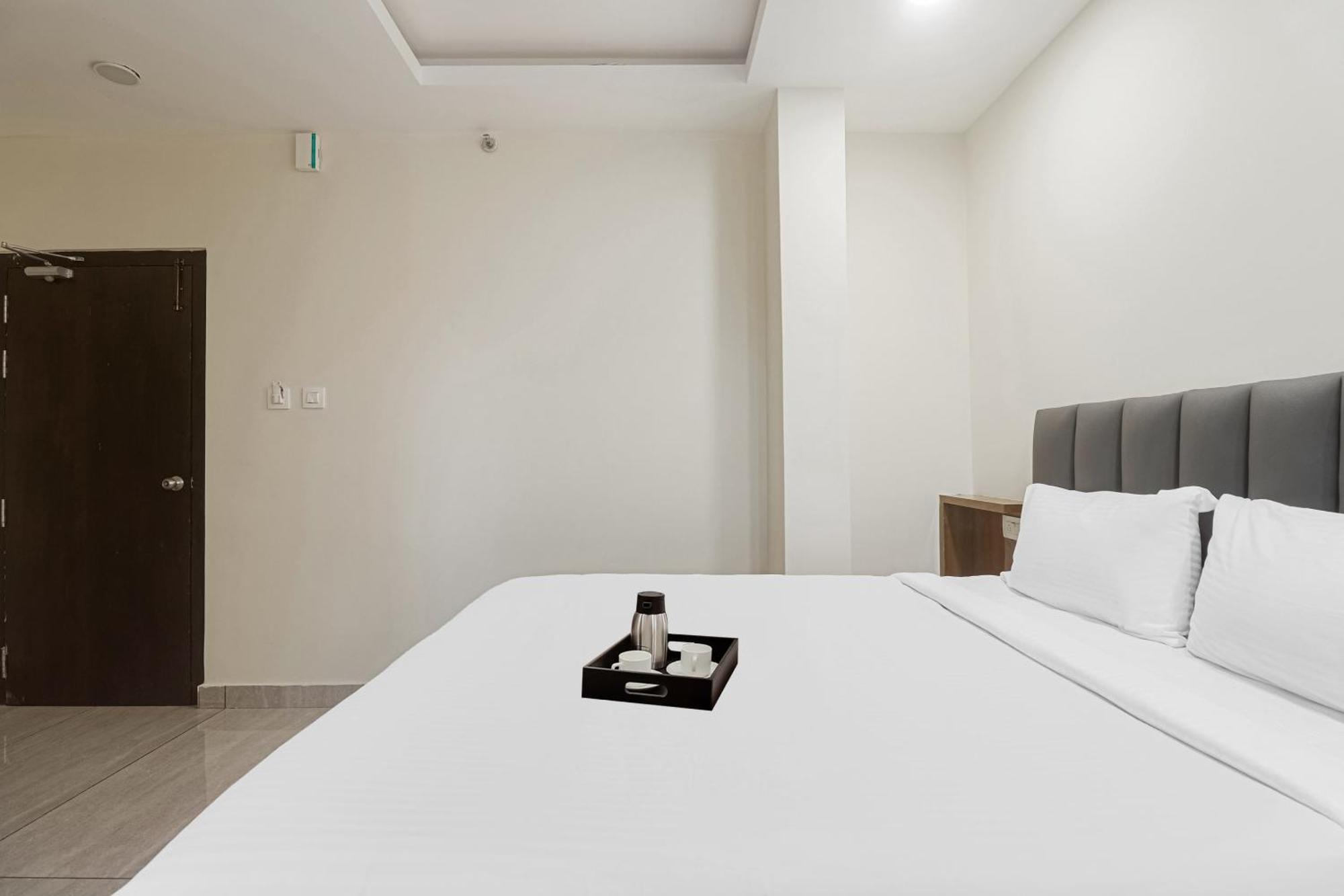 Townhouse Dj Grand Hotel Tirupati Exterior photo